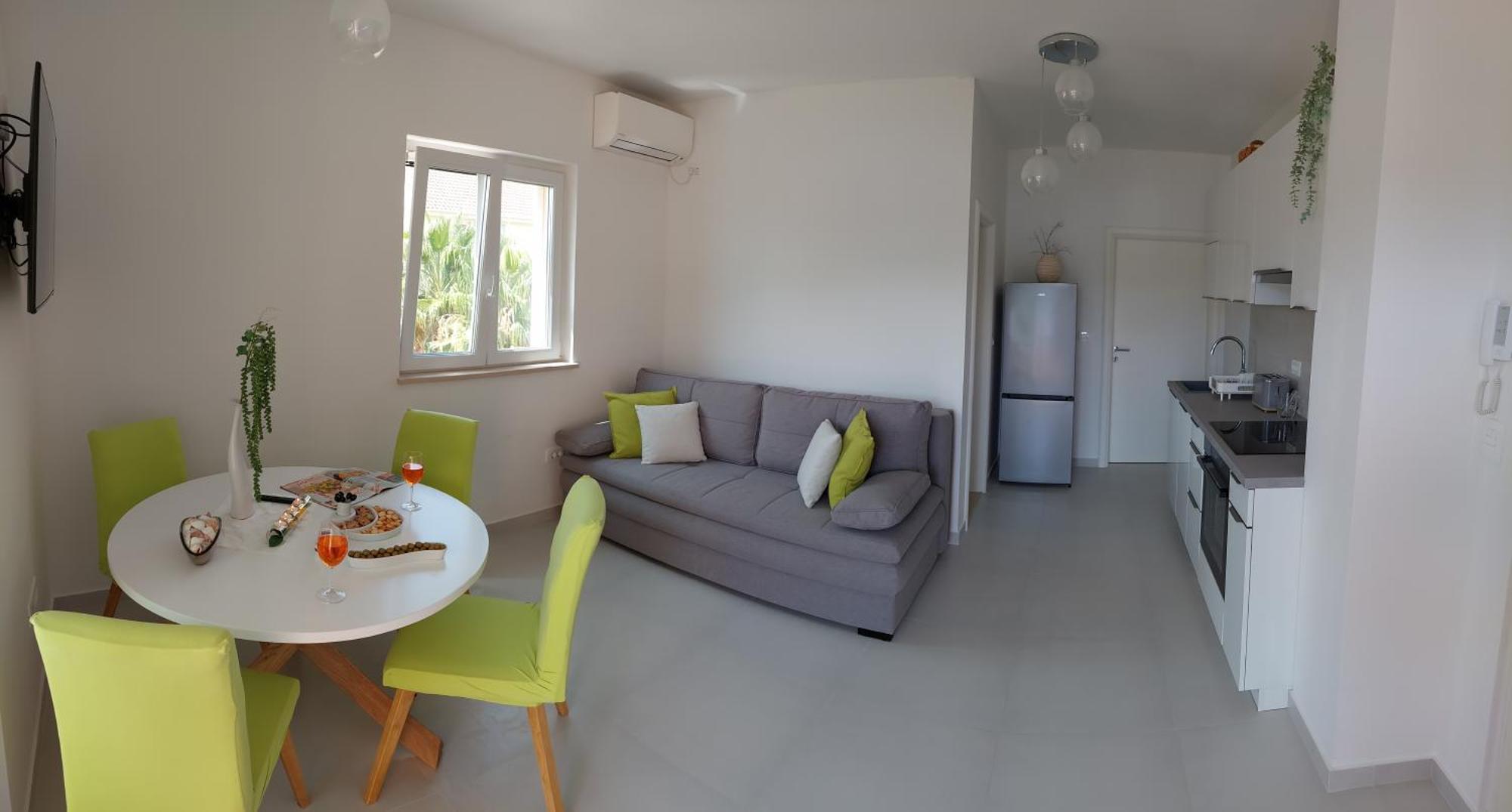 Bay Apartment *
