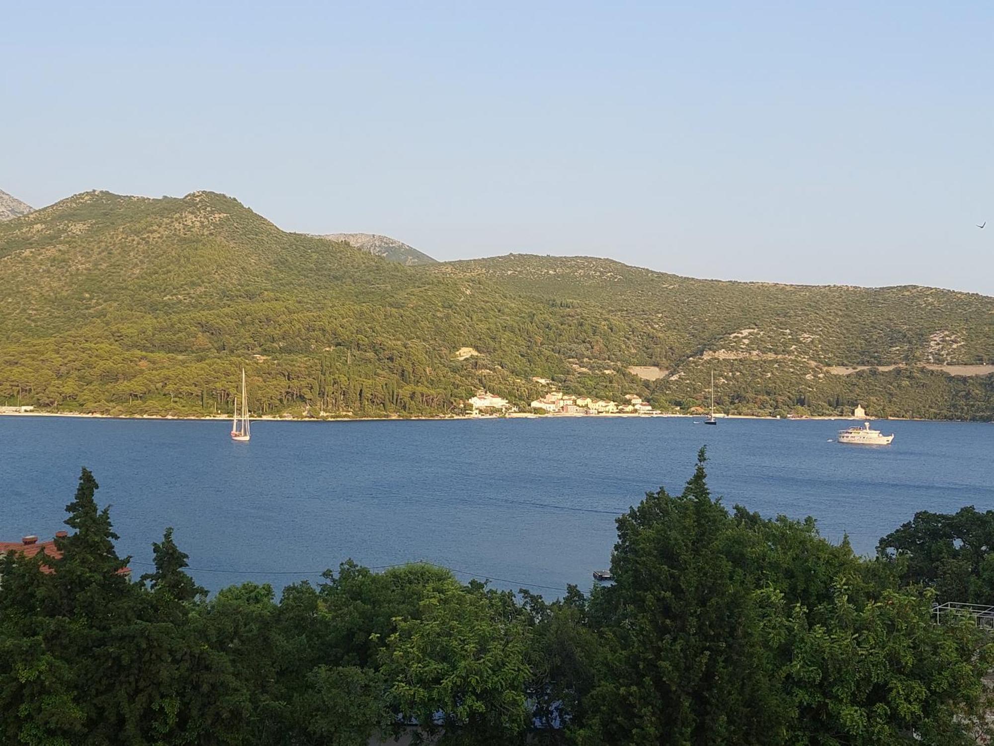Bay * Slano