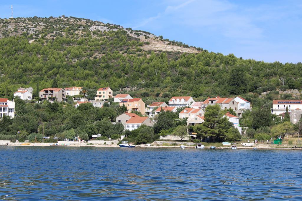 Bay * Slano