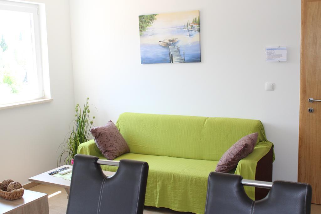 Apartment Bay *