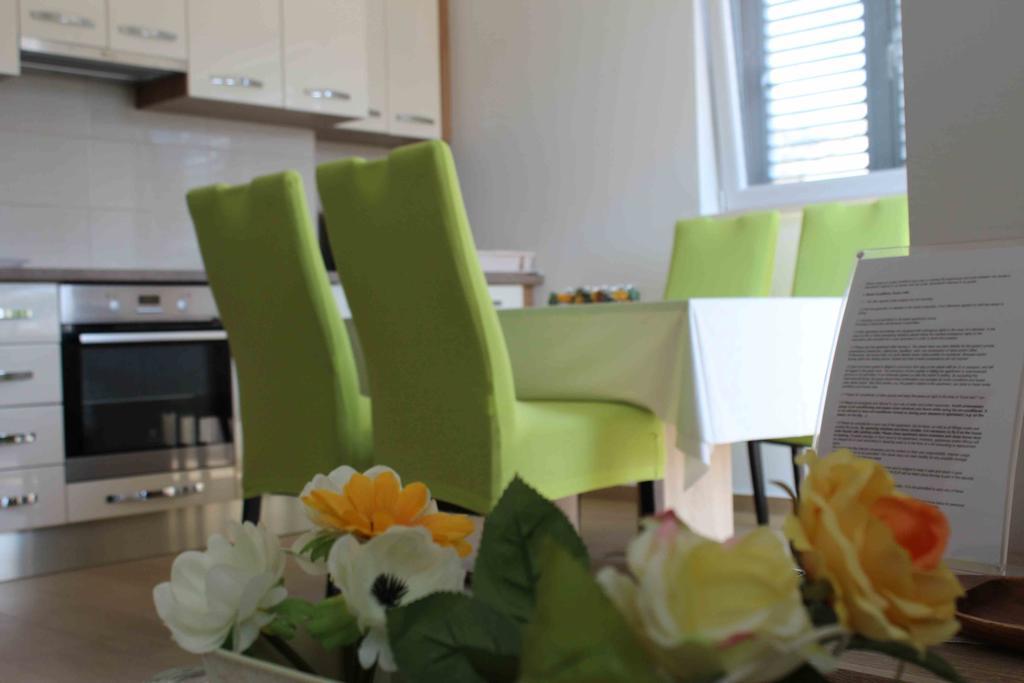 Bay Apartment *